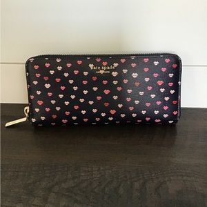 Kate Spade New York Sylvia Lips Wallet. Very Gently Used. Excellent Condition.